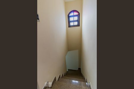 Casa à venda com 130m², 3 quartos e 2 vagasEscada