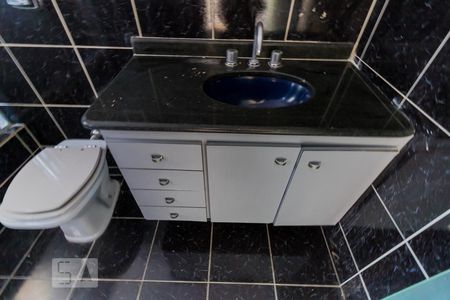 Casa à venda com 130m², 3 quartos e 2 vagasDetalhe banheiro