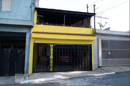 Casa à venda com 110m², 3 quartos e 2 vagasFachada