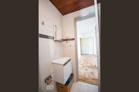 Banheiro  de apartamento à venda com 1 quarto, 40m² em Jardim Leopoldina, Porto Alegre