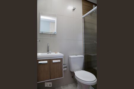 Banheiro de kitnet/studio para alugar com 1 quarto, 24m² em Jardim Monte Kemel, São Paulo