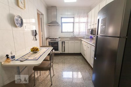 Apartamento à venda com 140m², 2 quartos e 2 vagasCozinha