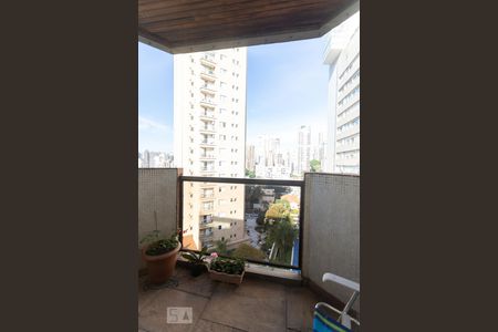 Apartamento à venda com 140m², 2 quartos e 2 vagasVaranda do Quarto 2