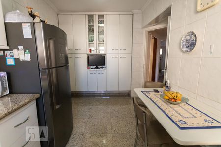 Apartamento à venda com 140m², 2 quartos e 2 vagasCozinha