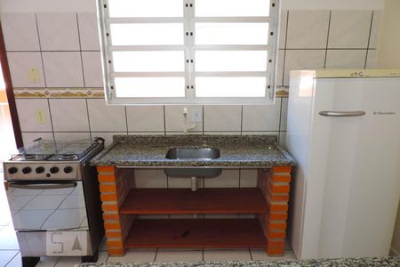 Cozinha de apartamento para alugar com 1 quarto, 40m² em Pantanal, Florianópolis