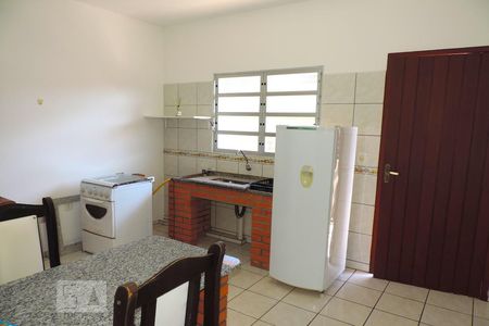 Cozinha de apartamento para alugar com 1 quarto, 40m² em Pantanal, Florianópolis
