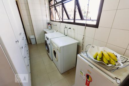 Apartamento à venda com 190m², 4 quartos e 3 vagas Apartamento à venda com 190m², 4 quartos e 3 vagasLavanderia