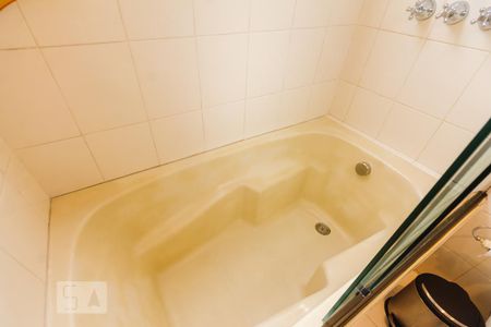 Apartamento à venda com 190m², 4 quartos e 3 vagas Apartamento à venda com 190m², 4 quartos e 3 vagasBanheiro 3 Banheira