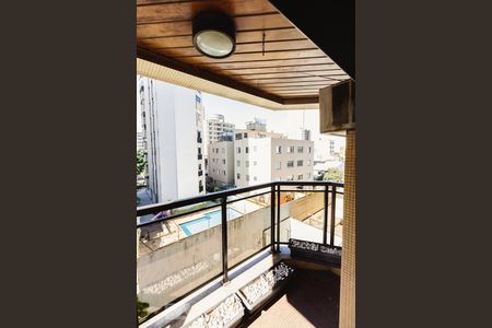 Apartamento à venda com 190m², 4 quartos e 3 vagas Apartamento à venda com 190m², 4 quartos e 3 vagasVaranda da Suíte 4