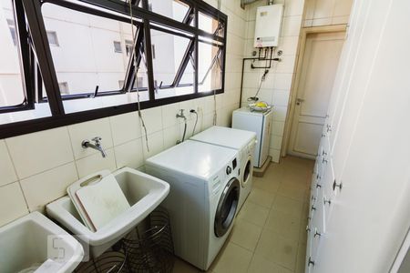 Apartamento à venda com 190m², 4 quartos e 3 vagas Apartamento à venda com 190m², 4 quartos e 3 vagasLavanderia