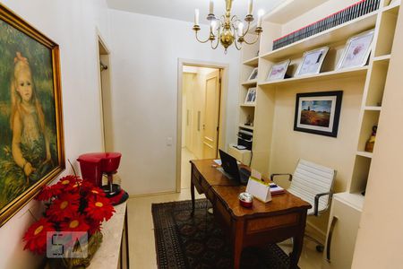 Apartamento à venda com 190m², 4 quartos e 3 vagas Apartamento à venda com 190m², 4 quartos e 3 vagasCorredor