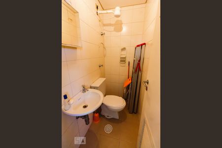 Apartamento à venda com 190m², 4 quartos e 3 vagas Apartamento à venda com 190m², 4 quartos e 3 vagasBanheiro de Serviço