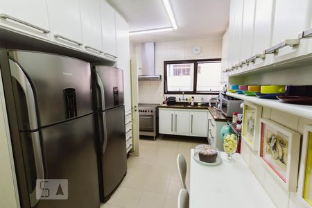 Apartamento à venda com 190m², 4 quartos e 3 vagas Apartamento à venda com 190m², 4 quartos e 3 vagasCozinha