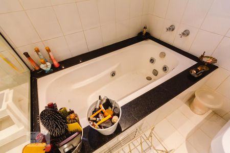 Apartamento à venda com 190m², 4 quartos e 3 vagas Apartamento à venda com 190m², 4 quartos e 3 vagasBanheiro da Suíte 4 Banheira