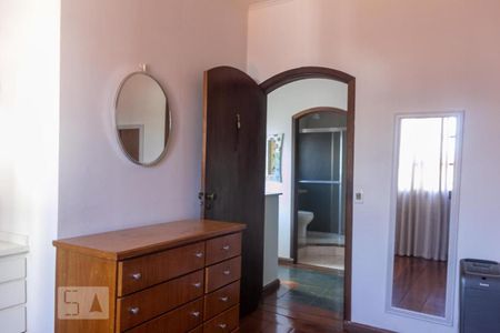 Casa à venda com 175m², 4 quartos e 4 vagas Casa à venda com 175m², 4 quartos e 4 vagasQuarto 1