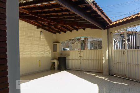 Casa à venda com 175m², 4 quartos e 4 vagas Casa à venda com 175m², 4 quartos e 4 vagasGaragem