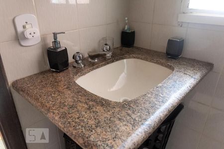 Casa à venda com 175m², 4 quartos e 4 vagas Casa à venda com 175m², 4 quartos e 4 vagasBanheiro Social