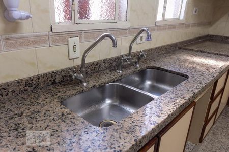 Casa à venda com 175m², 4 quartos e 4 vagas Casa à venda com 175m², 4 quartos e 4 vagasCozinha