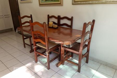 Casa à venda com 175m², 4 quartos e 4 vagas Casa à venda com 175m², 4 quartos e 4 vagasLavanderia