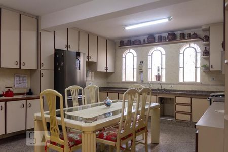 Casa à venda com 175m², 4 quartos e 4 vagas Casa à venda com 175m², 4 quartos e 4 vagasCozinha