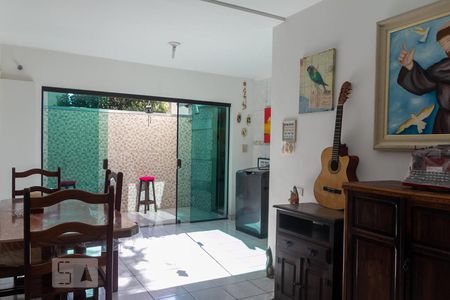 Casa à venda com 175m², 4 quartos e 4 vagas Casa à venda com 175m², 4 quartos e 4 vagasLavanderia