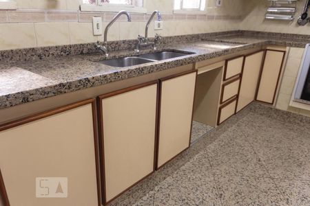 Casa à venda com 175m², 4 quartos e 4 vagas Casa à venda com 175m², 4 quartos e 4 vagasCozinha