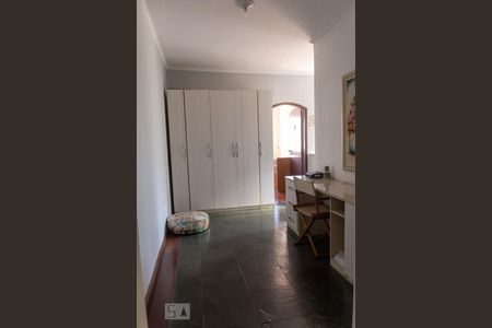 Casa à venda com 175m², 4 quartos e 4 vagas Casa à venda com 175m², 4 quartos e 4 vagasEscritorio