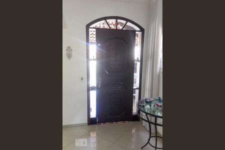 Casa à venda com 175m², 4 quartos e 4 vagas Casa à venda com 175m², 4 quartos e 4 vagasSala