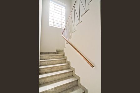 Escada de casa para alugar com 3 quartos, 214m² em Santana, São Paulo