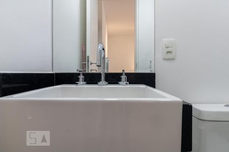 Banheiro de kitnet/studio para alugar com 1 quarto, 25m² em Vila Olímpia, São Paulo