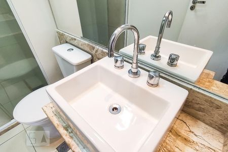 Apartamento à venda com 48m², 1 quarto e 1 vaga Apartamento à venda com 48m², 1 quarto e 1 vagaDetalhe do banheiro