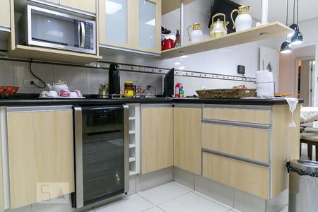 Casa à venda com 369m², 5 quartos e 4 vagas Casa à venda com 369m², 5 quartos e 4 vagasCozinha