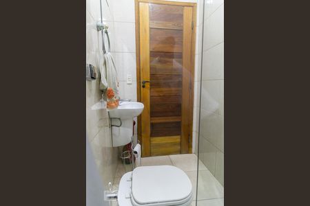 Casa à venda com 369m², 5 quartos e 4 vagas Casa à venda com 369m², 5 quartos e 4 vagasBanheiro lavanderia