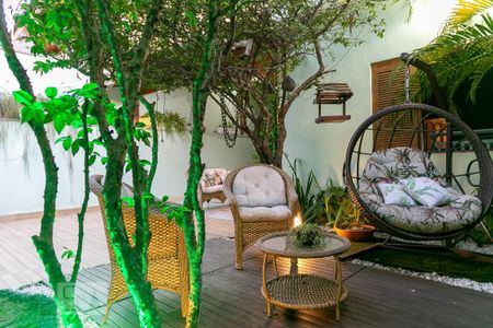 Casa à venda com 369m², 5 quartos e 4 vagas Casa à venda com 369m², 5 quartos e 4 vagasQuintal frente