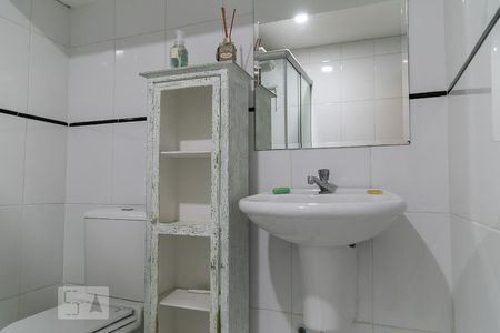 Casa à venda com 369m², 5 quartos e 4 vagas Casa à venda com 369m², 5 quartos e 4 vagasBanheiro suíte 3