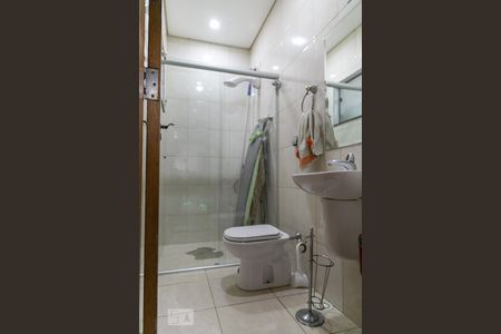 Casa à venda com 369m², 5 quartos e 4 vagas Casa à venda com 369m², 5 quartos e 4 vagasBanheiro lavanderia