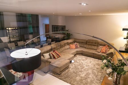 Casa à venda com 369m², 5 quartos e 4 vagas Casa à venda com 369m², 5 quartos e 4 vagasSala