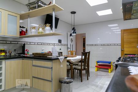 Casa à venda com 369m², 5 quartos e 4 vagas Casa à venda com 369m², 5 quartos e 4 vagasCozinha