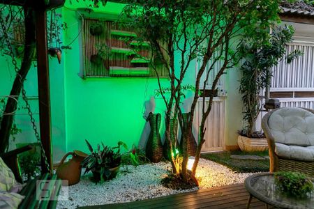 Casa à venda com 369m², 5 quartos e 4 vagas Casa à venda com 369m², 5 quartos e 4 vagasQuintal