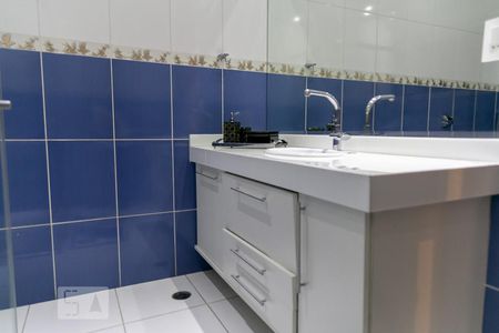 Casa à venda com 369m², 5 quartos e 4 vagas Casa à venda com 369m², 5 quartos e 4 vagasBanheiro suíte 2