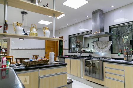 Casa à venda com 369m², 5 quartos e 4 vagas Casa à venda com 369m², 5 quartos e 4 vagasCozinha