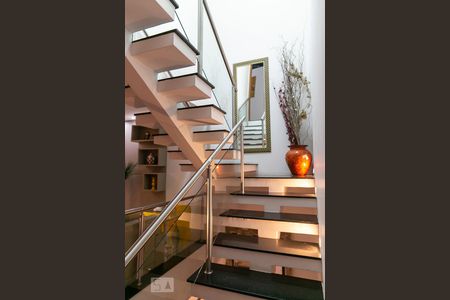 Casa à venda com 369m², 5 quartos e 4 vagas Casa à venda com 369m², 5 quartos e 4 vagasAcesso 3º piso