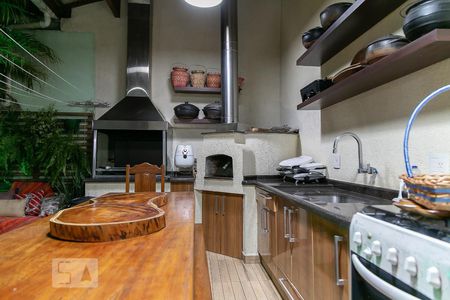 Casa à venda com 369m², 5 quartos e 4 vagas Casa à venda com 369m², 5 quartos e 4 vagasÁrea de lazer - Churrasqueira