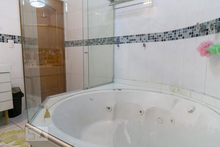 Casa à venda com 369m², 5 quartos e 4 vagas Casa à venda com 369m², 5 quartos e 4 vagasBanheiro suíte 1