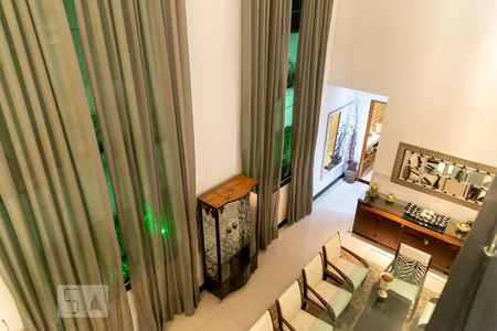 Casa à venda com 369m², 5 quartos e 4 vagas Casa à venda com 369m², 5 quartos e 4 vagasSala