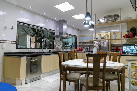 Casa à venda com 369m², 5 quartos e 4 vagas Casa à venda com 369m², 5 quartos e 4 vagasCozinha