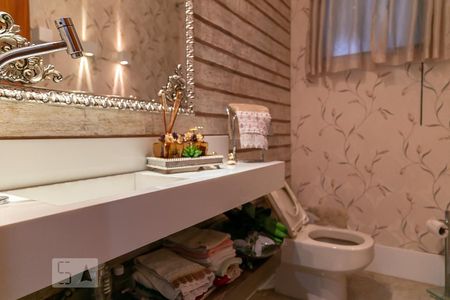 Casa à venda com 369m², 5 quartos e 4 vagas Casa à venda com 369m², 5 quartos e 4 vagasLavabo