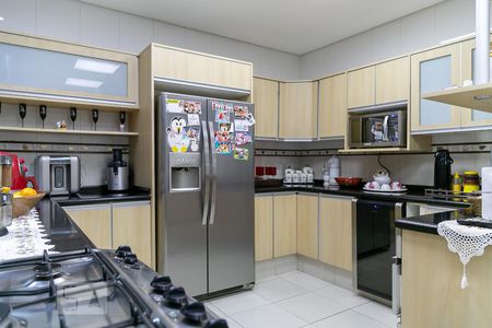 Casa à venda com 369m², 5 quartos e 4 vagas Casa à venda com 369m², 5 quartos e 4 vagasCozinha