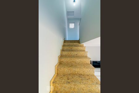 Escada para os Quartos  de casa à venda com 3 quartos, 100m² em Vila Moraes, São Paulo