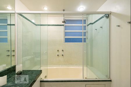 Apartamento à venda com 140m², 3 quartos e 1 vagaBanheiro da Suíte